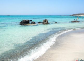 Vacanze in Grecia: 6 Destinazioni da non Perdere spiaggia di elafonissi creta grecia